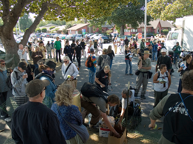 food-not-bombs_9-10-08.jpg 